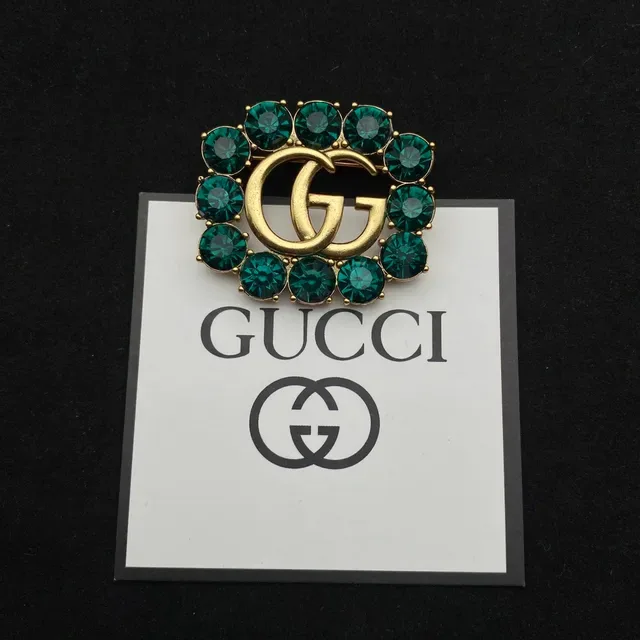 Broche Gucci GG Marmont-inspired Or Rouge Interlocking Logo Circular Crystal Halo 4