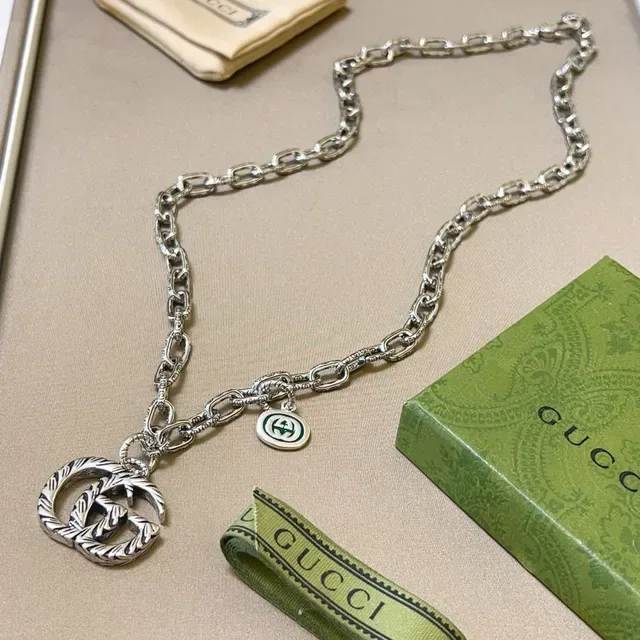 قلادة Gucci GG Marmont Interlocking G سلسلة مربوطة بحبل 8