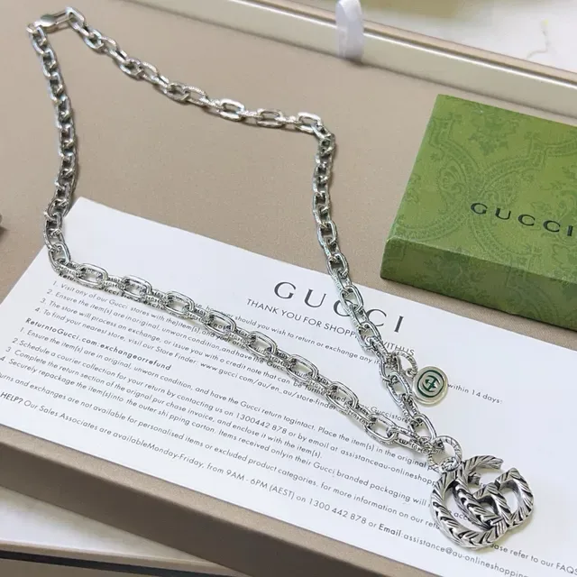 قلادة Gucci GG Marmont Interlocking G سلسلة مربوطة بحبل 9