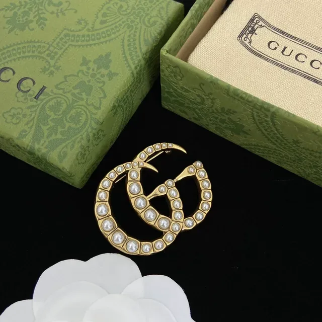 Gucci GG Marmont Pearl-Embellished Double G Brooch 6