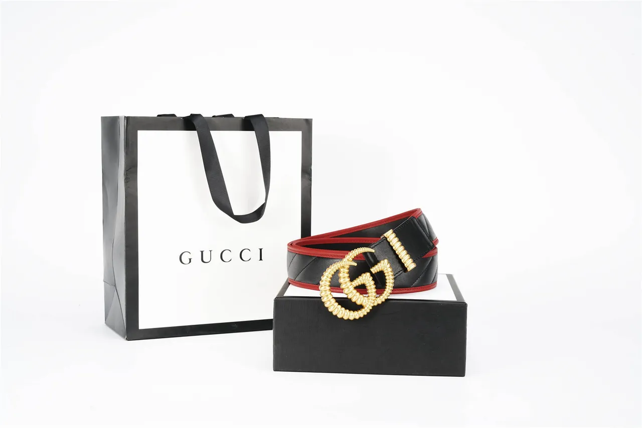 Gucci GG Marmont Ceinture en cuir noir et rouge matelassée 8