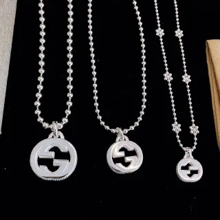 Collier Gucci GG Marmont Chaîne à boules argent beige accents de perles florales