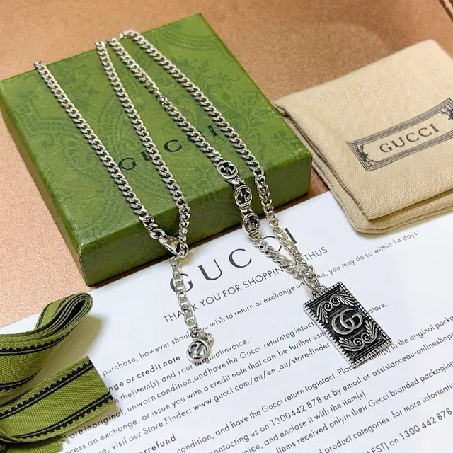 Gucci GG Marmont Chaîne Curb Argentée Verte Pendentif Rectangulaire Orné 3