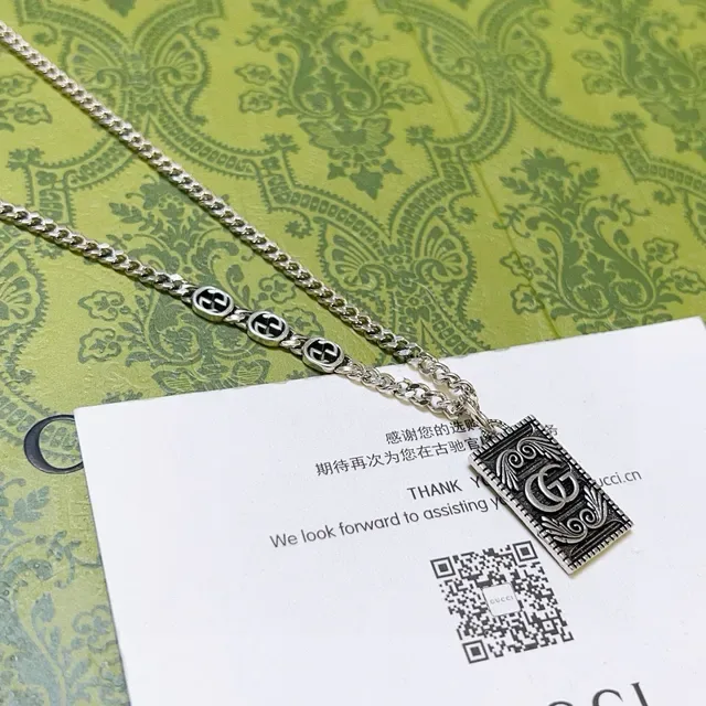 Gucci GG Marmont Chaîne Curb Argentée Verte Pendentif Rectangulaire Orné 4