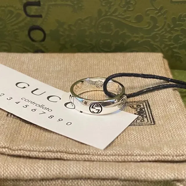 خاتم Gucci GG Marmont فضي أخضر نقش قلب نمط شعار G متشابك 3