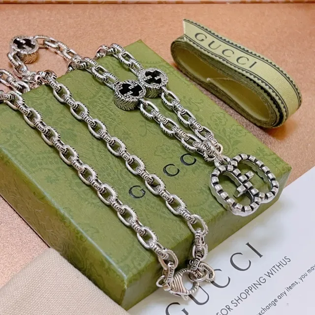 Gucci GG Marmont Silver Green Interlocking Double-G Charms Twisted-Link Chain Necklace 9