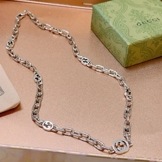 Gucci GG Marmont Silver Green Interlocking G Medallions Textured Link Chain Necklace 7