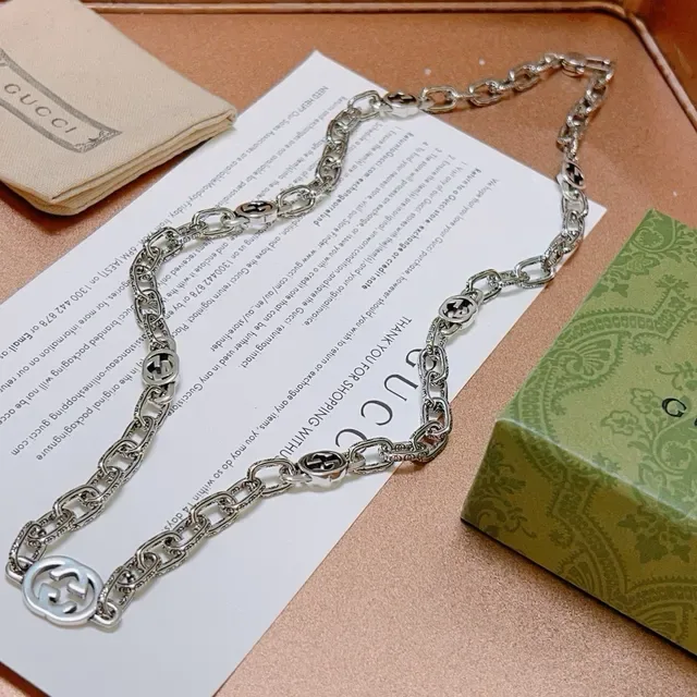 Gucci GG Marmont Silver Green Interlocking G Medallions Textured Link Chain Necklace 9