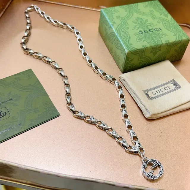 Gucci GG Marmont Silver Interlocking G Motif Oval-Link Chain Necklace 4