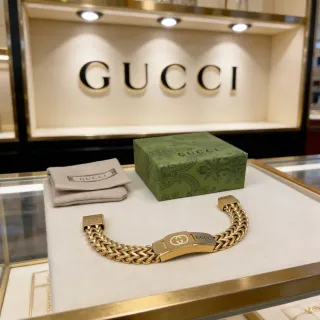Gucci سوار سلسلة كيرب لينك مضفرة ذهبية
