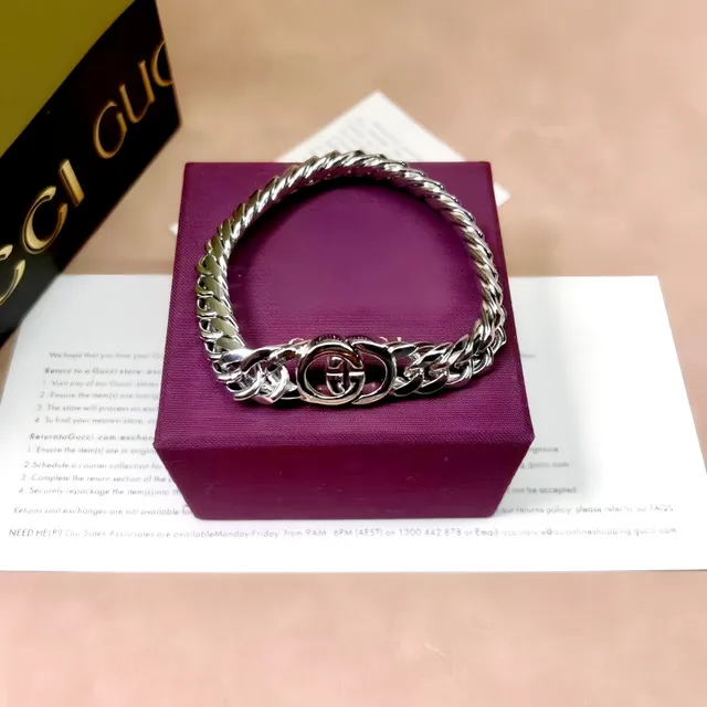 Gucci Gold Curb-Link Chain Interlocking Double-G Clasp Bracelet 3