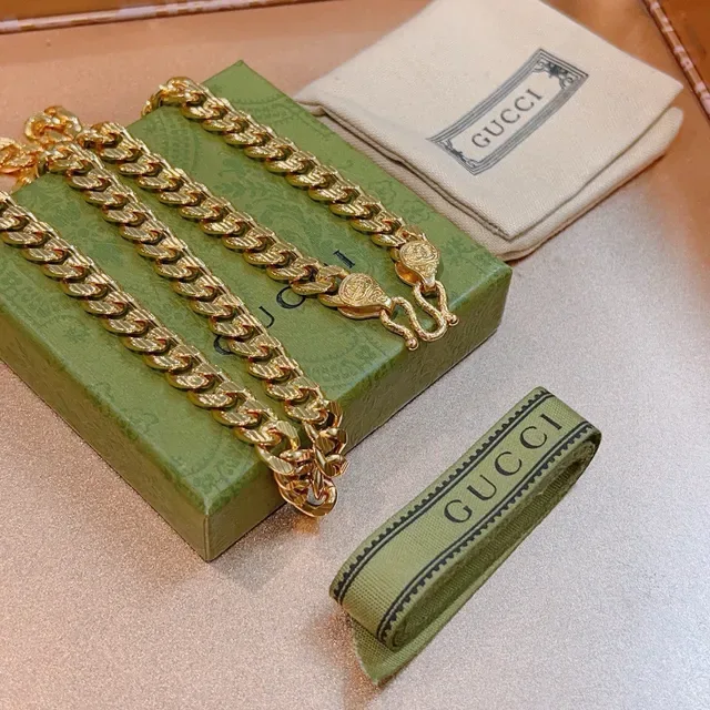 Gucci Gold Curb-Link Chain Polished Necklace 4