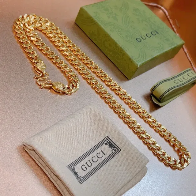 Gucci Gold Curb-Link Chain Polished Necklace 7