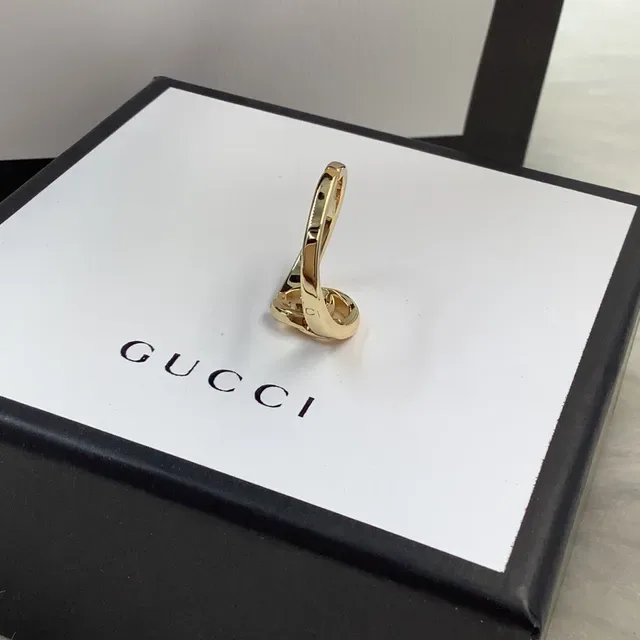 Gucci Gold Interlocking Knot Motif Polished Metal Ring 3