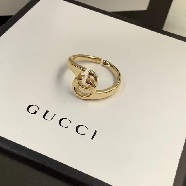 Gucci Gold Interlocking Knot Motif Polished Metal Ring 4
