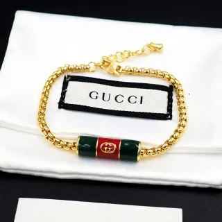 Gucci गोल्ड रेड कर्ब चेन एनामेल सिलेंडर चार्म ब्रेसलेट