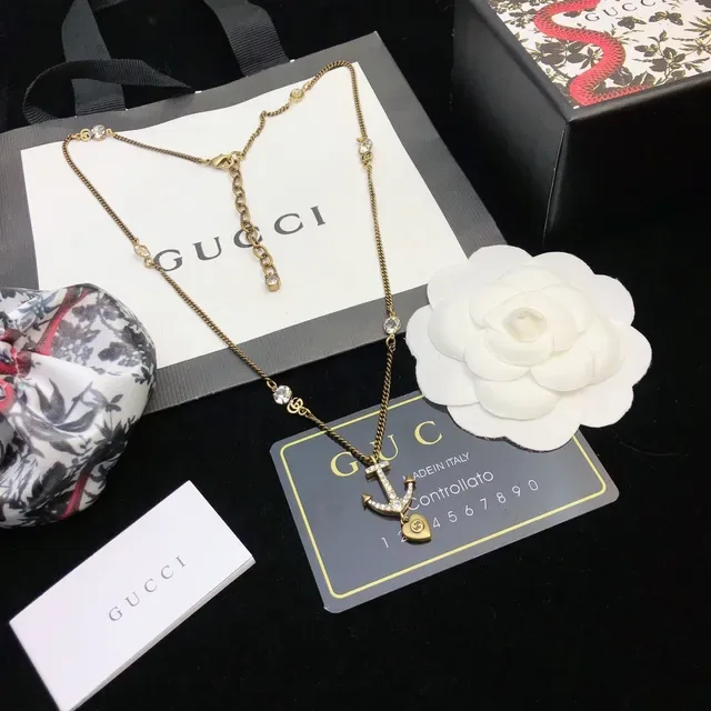 Gucci Chaîne d'Or avec Pendentif Ancre Blanc 6