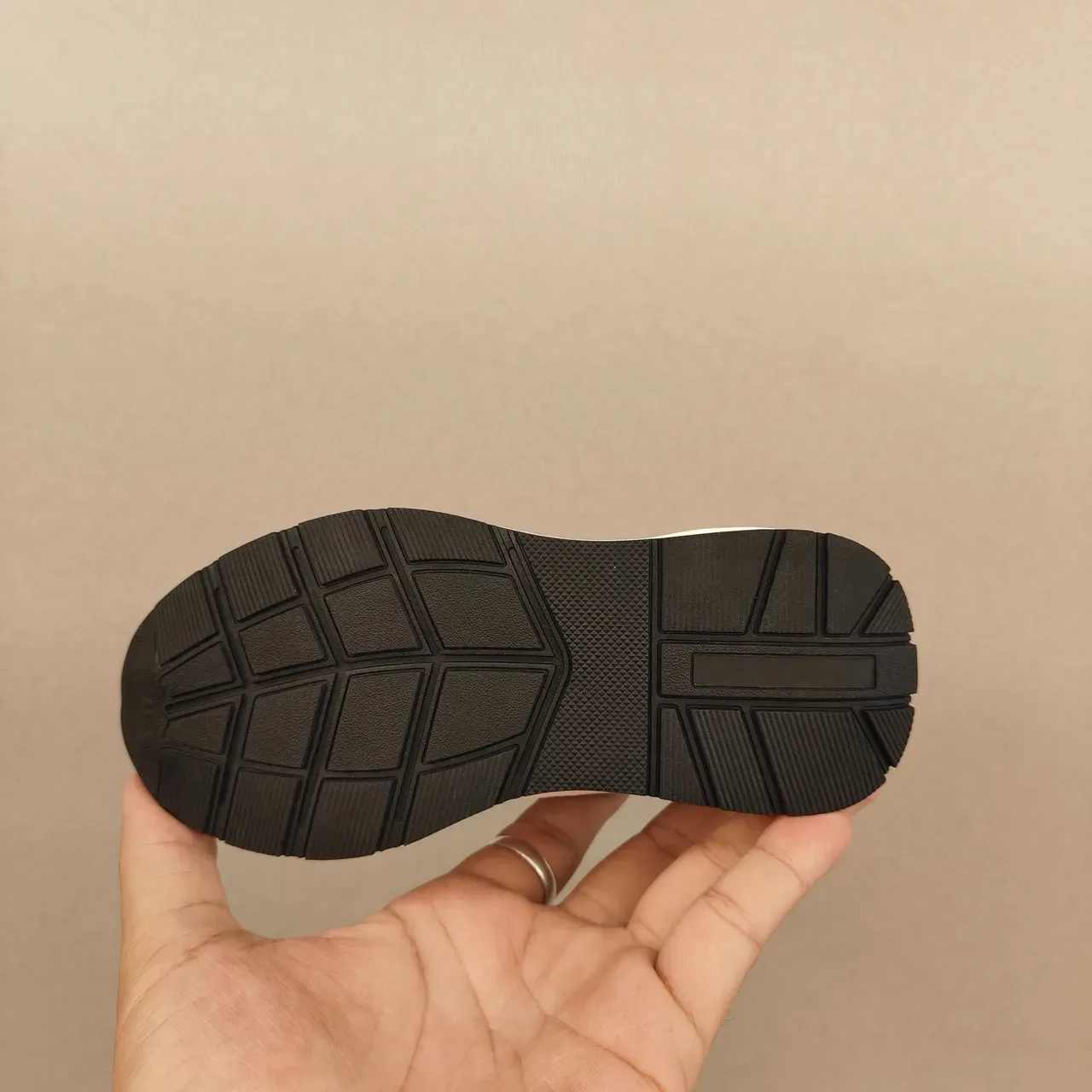 Gucci Gray Black Layered Mesh And Synthetic Upper Sculpted Chunky Midsole Lifestyle Sneakers 20