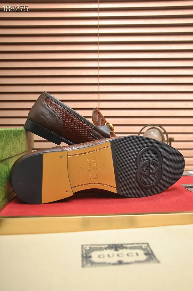Gucci Horsebit 1955 Mocassins en cuir marron à motif de serpent embossé 2