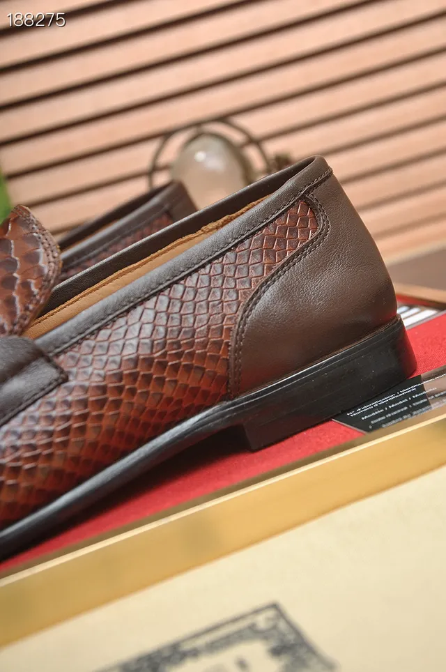 Gucci Horsebit 1955 Mocassins en cuir marron à motif de serpent embossé 3