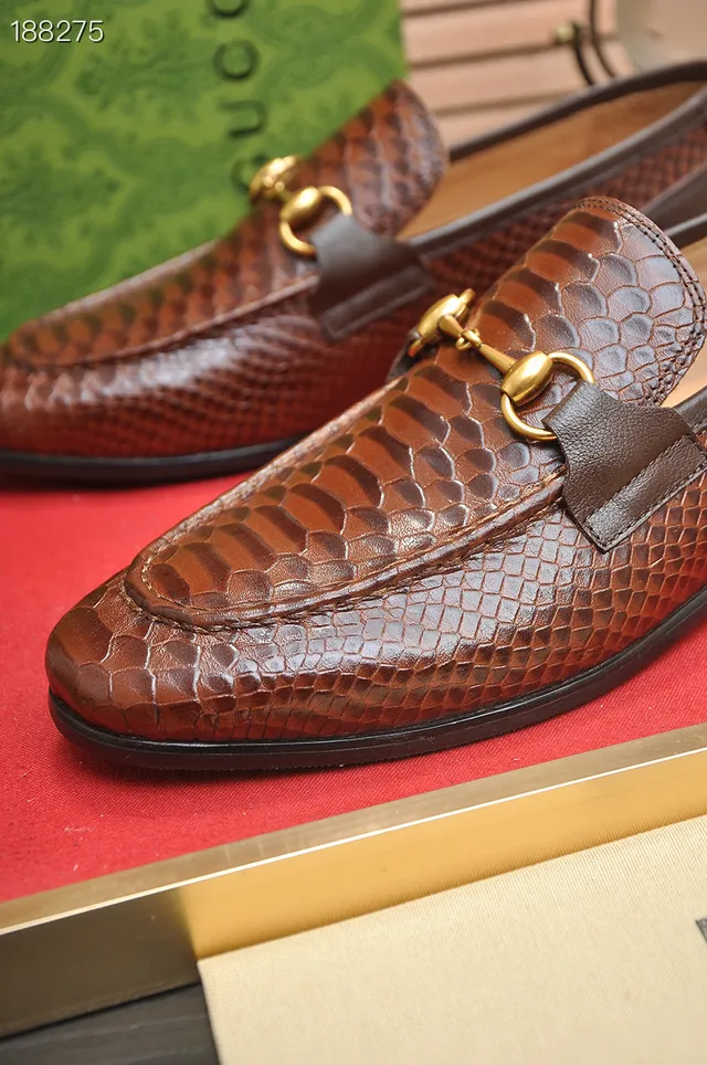 Gucci Horsebit 1955 Mocassins en cuir marron à motif de serpent embossé 4