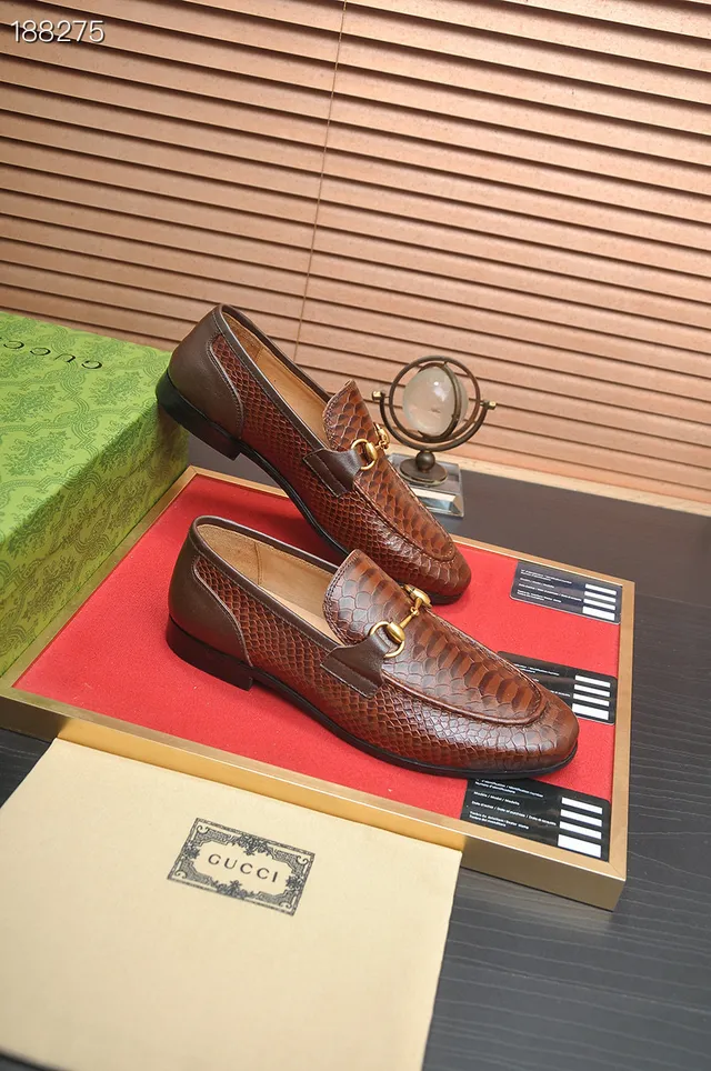 Gucci Horsebit 1955 Mocassins en cuir marron à motif de serpent embossé 5