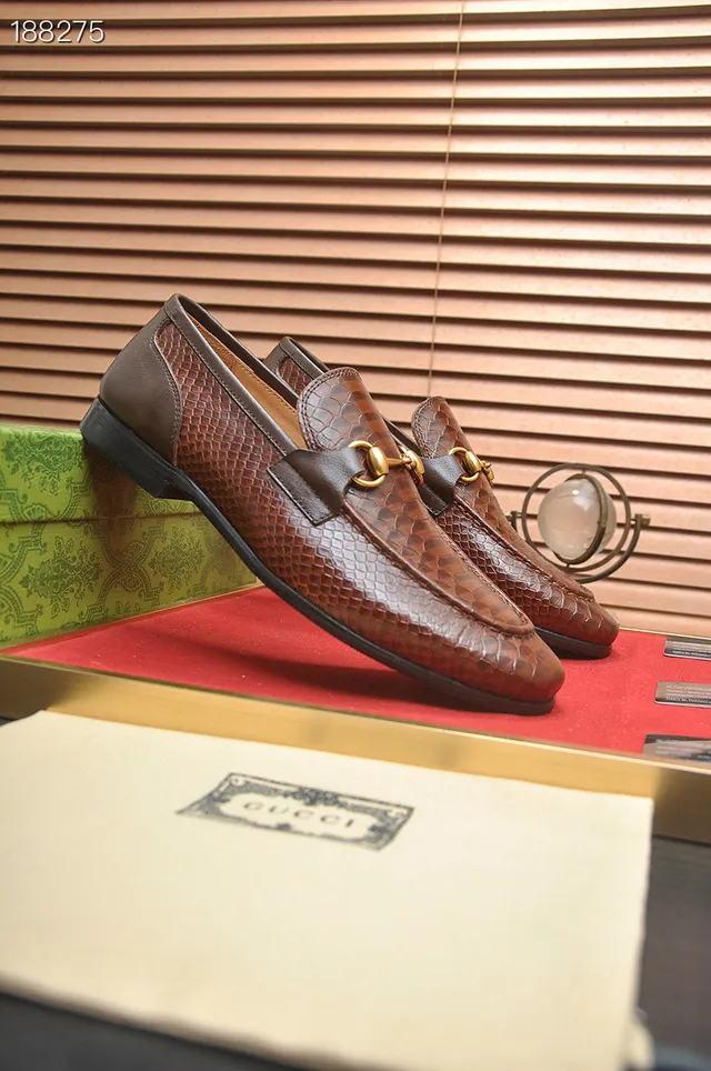 Gucci Horsebit 1955 Mocassins en cuir marron à motif de serpent embossé 8