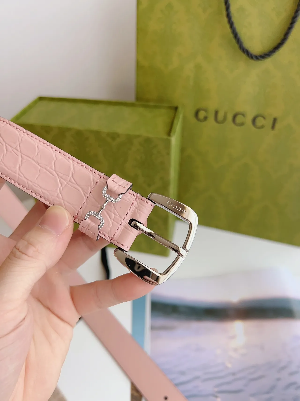 Gucci Horsebit 1955 Cinto de couro com estampado de crocodilo rosa claro 7