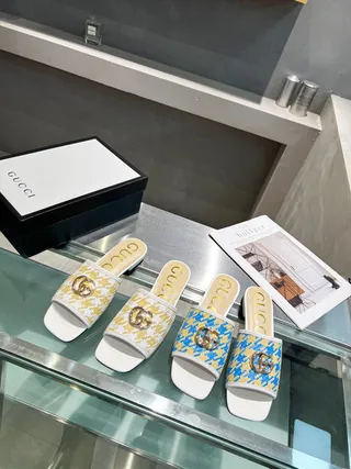 Gucci Horsebit 1955 Chaussons Jaunes et Blancs en Tissu 2