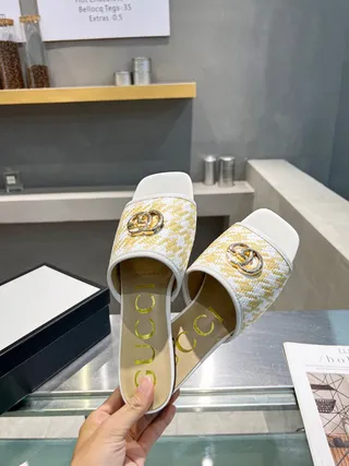 Gucci Horsebit 1955 Chaussons Jaunes et Blancs en Tissu 4