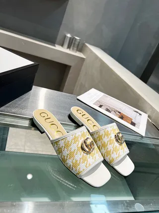 Gucci Horsebit 1955 Chaussons Jaunes et Blancs en Tissu 5