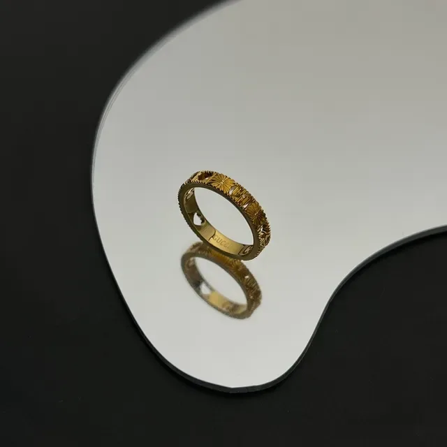 Gucci Icon 18K Gold Star Motif Ring 3