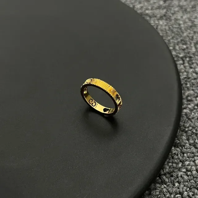 Gucci Icon 18K Gold Star Motif Ring 4