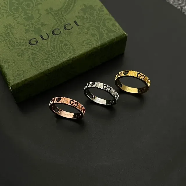 Gucci Icon 18K Gold Star Motif Ring 7