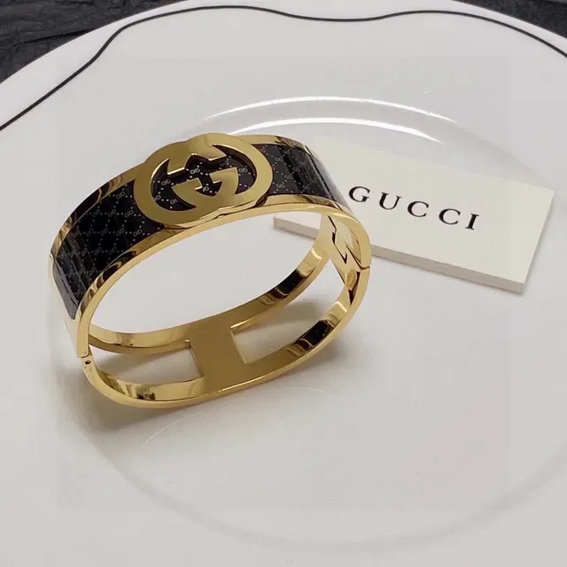 Gucci Interlocking G Black Enamel Gold-Tone Hinged Cuff Bracelet 7