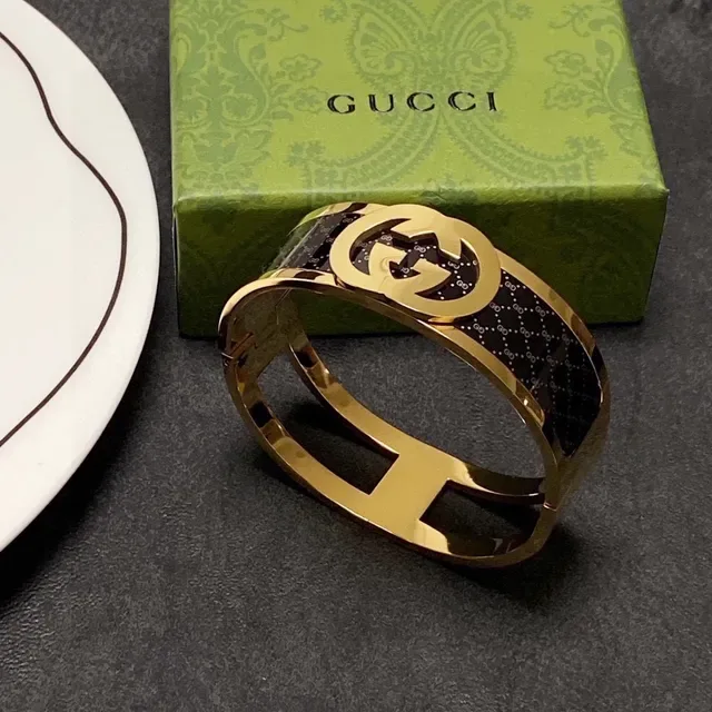 Gucci Interlocking G Black Enamel Gold-Tone Hinged Cuff Bracelet 8