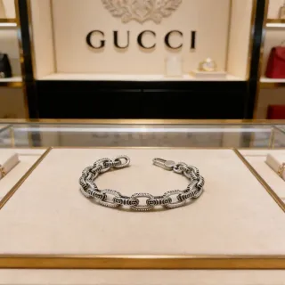 Gucci Interlocking G Motif Chain Silver Chunky Oval-Link Engraved Motifs Bracelet