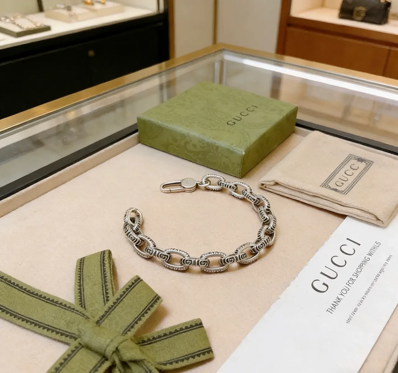 Gucci Interlocking G Motif Chain Silver Chunky Oval-Link Engraved Motifs Bracelet 5