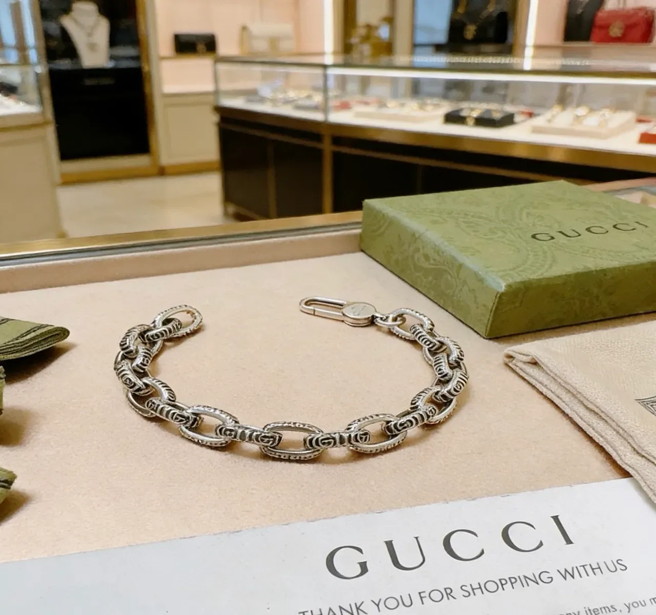 Gucci Interlocking G Motif Chain Silver Chunky Oval-Link Engraved Motifs Bracelet 6