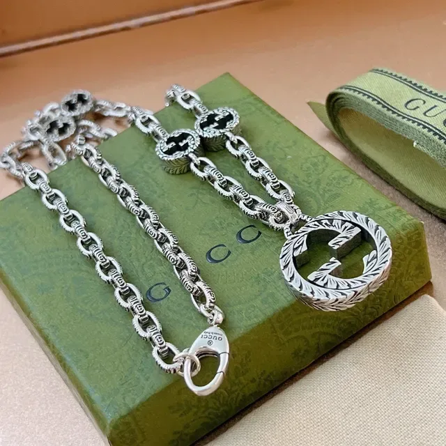 Gucci Interlocking G Ornate Twisted-Link Necklace 6