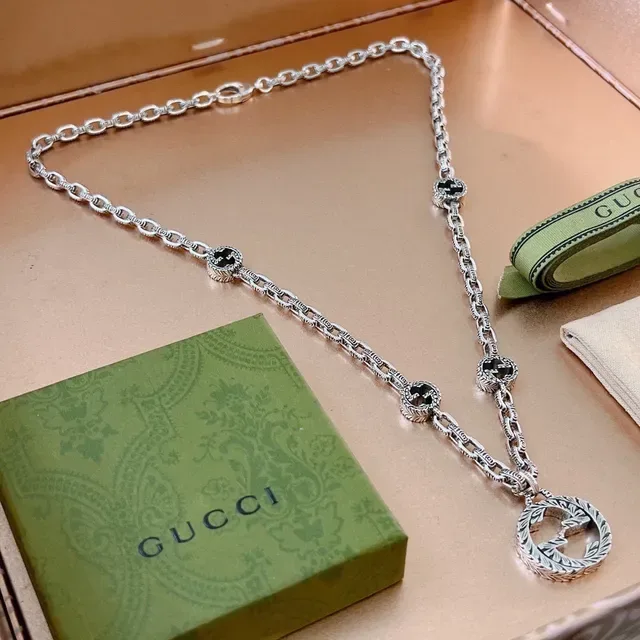 Gucci Interlocking G Ornate Twisted-Link Necklace 9