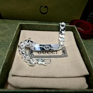 سوار غوتشي Interlocking G Plaque سلسلة Curb السميكة