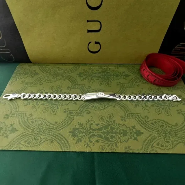 Gucci Interlocking G Plaque Chunky Curb Chain Bracelet 3