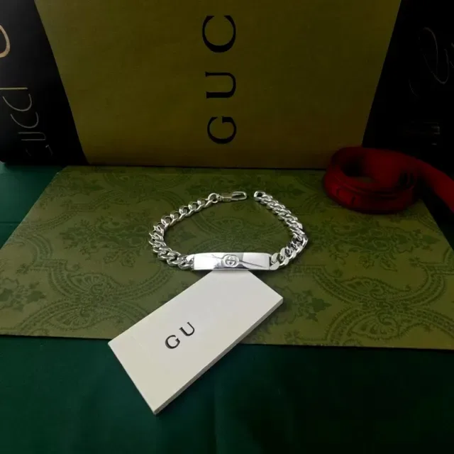 Gucci Interlocking G Plaque Chunky Curb Chain Bracelet 5