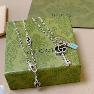 Gucci 钥匙吊坠 银色 蓝色链条 Interlocking G Logo 项链