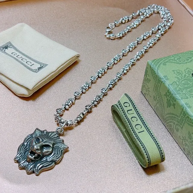 Gucci Lion Head Necklace Silver Beige Pendant Interlocking G Chain Necklace 2