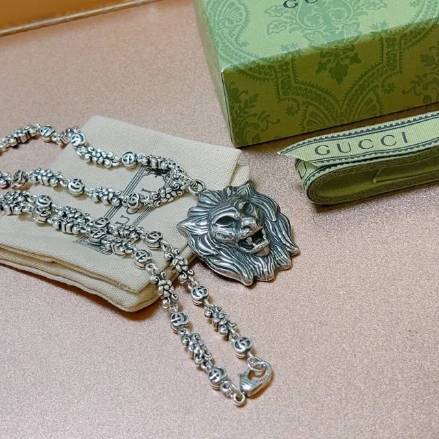 Gucci Lion Head Necklace Silver Beige Pendant Interlocking G Chain Necklace 6