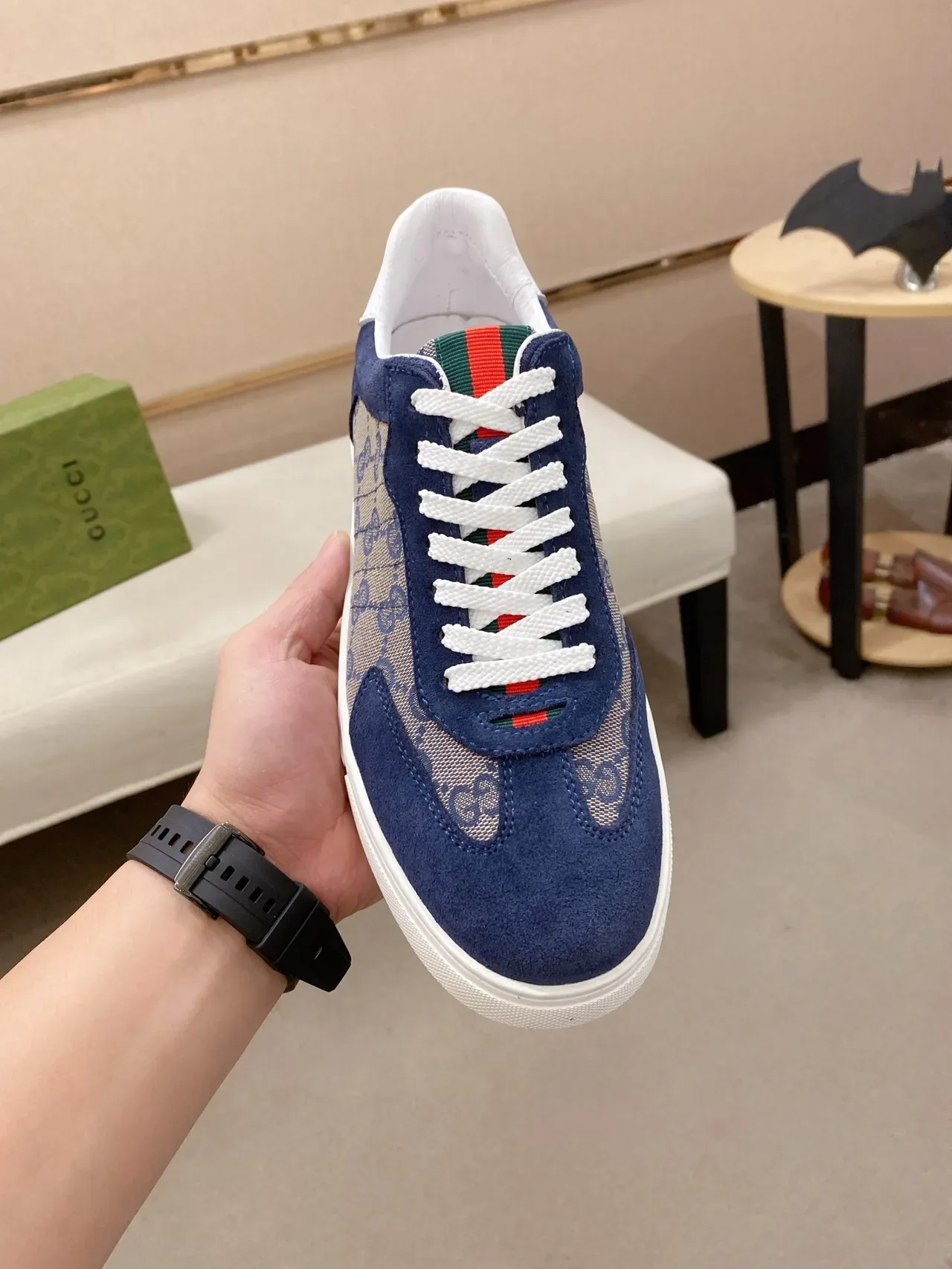 Gucci Sneakers Lifestyle Daim Navy Beige et Monogramme GG Canvas Semelle Cupsole Blanche 5