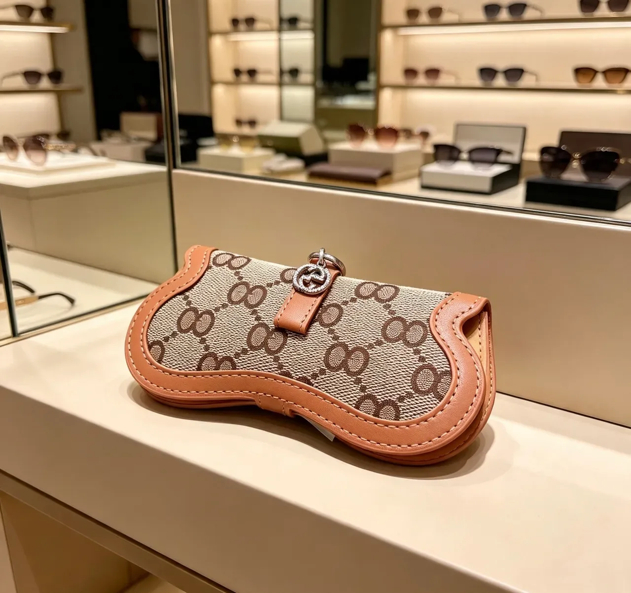 Gucci Ophidia Beige Brown GG Monogram Canvas Tan Leather Trim óculos de sol 9