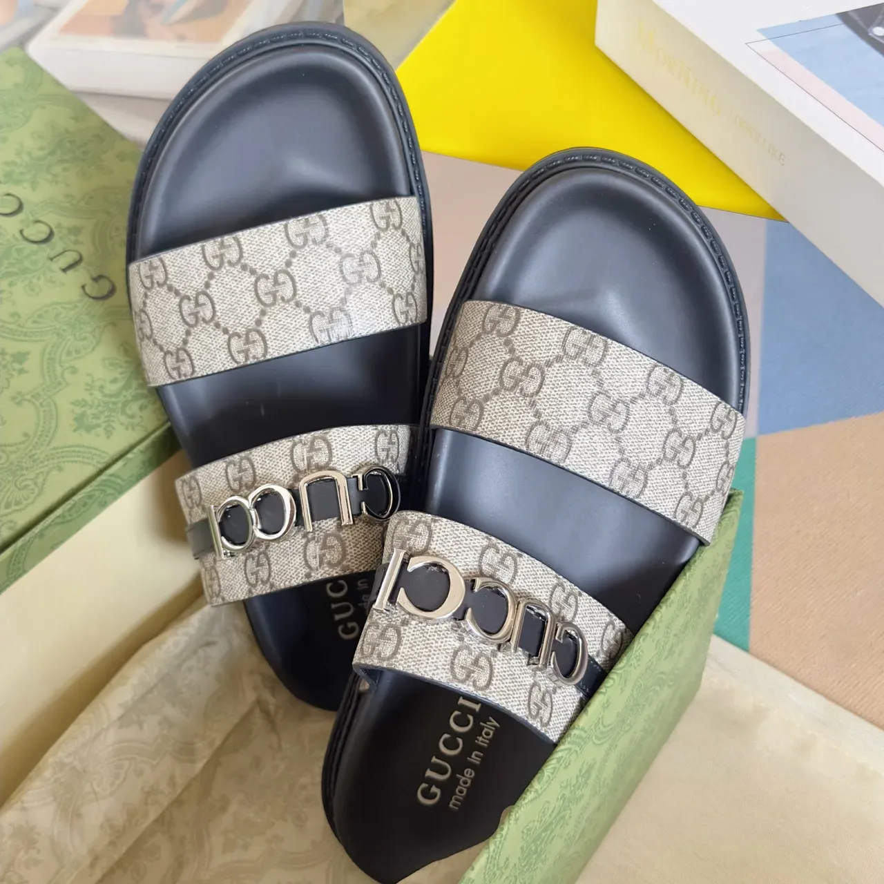 Gucci Ophidia Noir et Doré Embossed GG Monogram Interlocking G Buckles Sandales 6